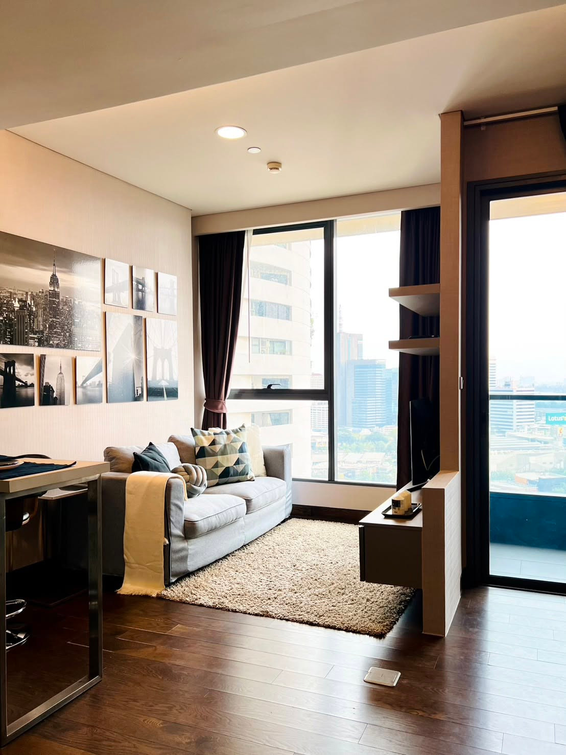For Rent Condo 1-Bedroom The Lumpini 24 Near BTS Phrom Phong Fully furnished and Ready to move in. For Rent Condo 1-Bedroom The Lumpini 24 Near BTS Phrom Phong Fully furnished and Ready to move in.