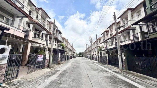 ทาวน์โฮม 3 ชั้น หมู่บ้านนารารมย์ บางกรวย ใกล้วัดชลอ – รูปที่ 2