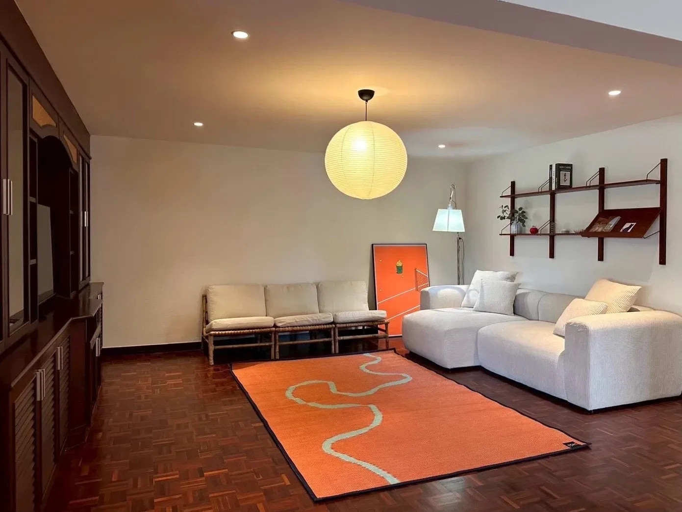 Giant room for rent, 200 sq m., location Sukhumvit 47, 3 bedrooms, 2 bathrooms, plenty of space, lots of privacy, surrounded by community malls and restaurants. Giant room for rent, 200 sq m., location Sukhumvit 47, 3 bedrooms, 2 bathrooms, plenty of space, lots of privacy, surrounded by community malls and restaurants.