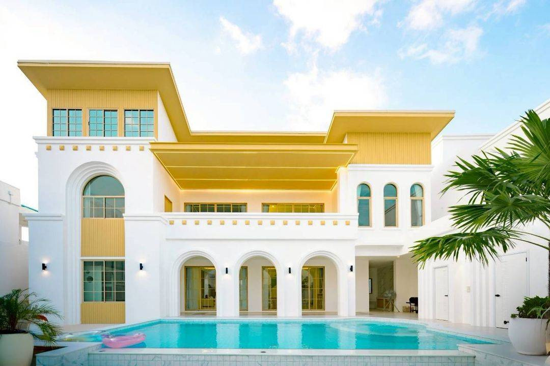 Big house, full specs! Pool villa, 5 bedrooms, 7 bathrooms, every room has its own bathroom. Salt pool + giant slide, parking for up to 12 cars, prime location in the heart of North Pattaya. Big house, full specs! Pool villa, 5 bedrooms, 7 bathrooms, every room has its own bathroom. Salt pool + giant slide, parking for up to 12 cars, prime location in the heart of North Pattaya.