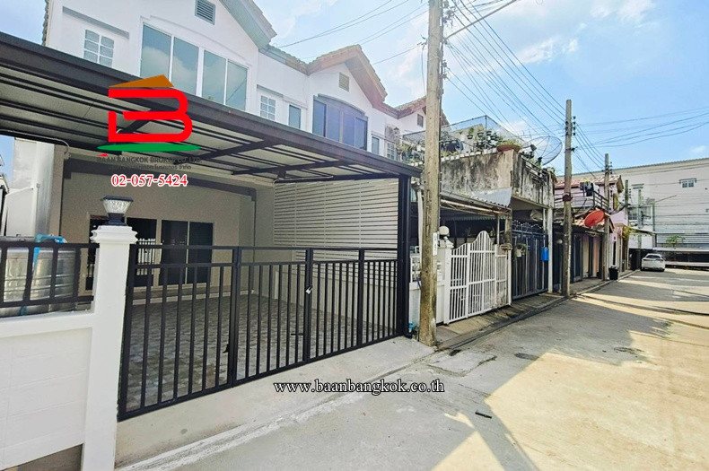 ขาย ทาวน์เฮาส์ รีโนเวทใหม่ทั้งหลัง หมู่บ้าน ศศิกานต์ 1 หลังริม เนื้อที่ 19 ตรว. ถนนวิภาวดี แขวงสีกัน เขตดอนเมือง – รูปที่ 3