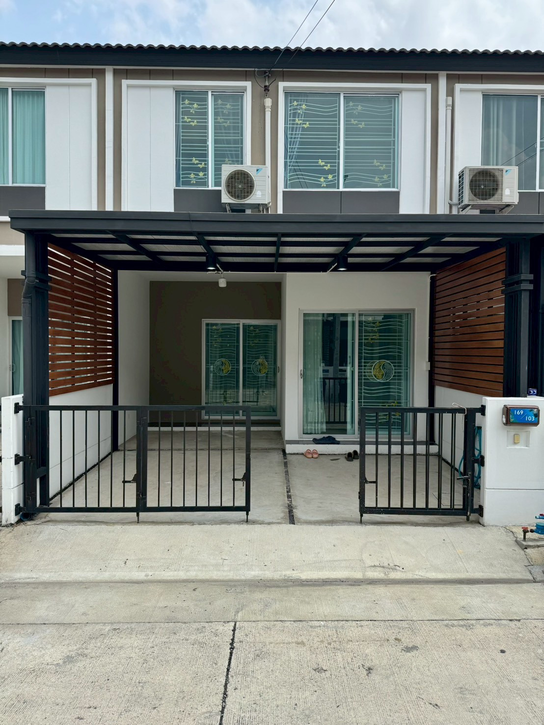Townhouse for sale, Baan Pruksa Srinakarin-Bangna, very new house, never lived in. You can move in right away. Townhouse for sale, Baan Pruksa Srinakarin-Bangna, very new house, never lived in. You can move in right away.