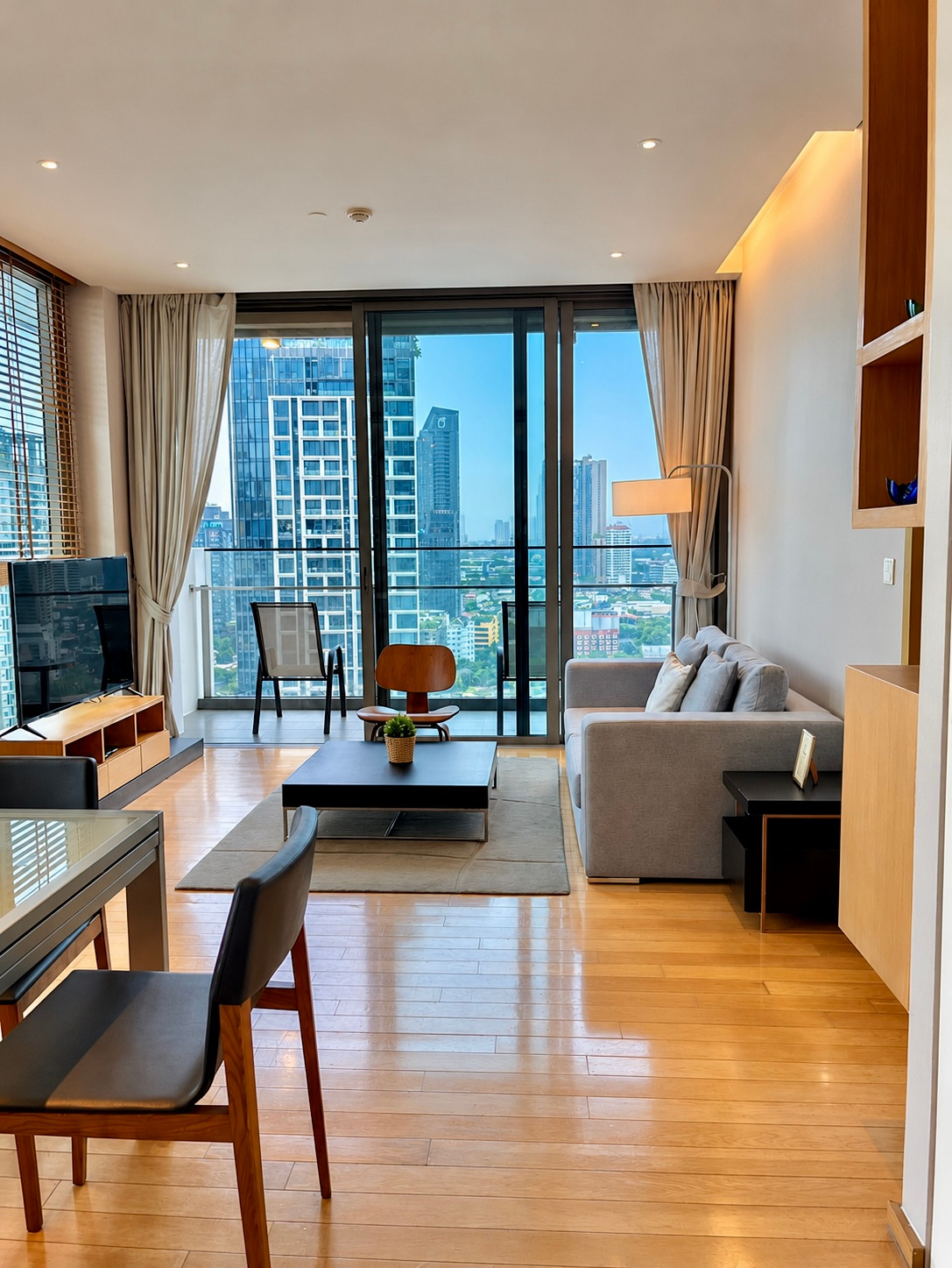 ให้เช่า Aequa Residence Sukhumvit 49 Luxury High-Rise Living | ชั้น 24 | 1 ห้องนอน 66 ตร.ม. | Fully Furnished ให้เช่า Aequa Residence Sukhumvit 49 Luxury High-Rise Living | ชั้น 24 | 1 ห้องนอน 66 ตร.ม. | Fully Furnished