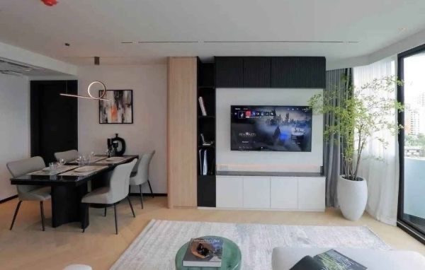 2 bedrooms, wide space, Sukhumvit 16, good location, both MRT and BTS / Spacious 2 Beds in Sukhumvit 16, Prime Location! Lake Avenue Sukhumvit 16 (Lake Avenue Sukhumvit 16) 2 bedrooms, 1 bathroom, 76.80 sq m. Call: 092-461-6989