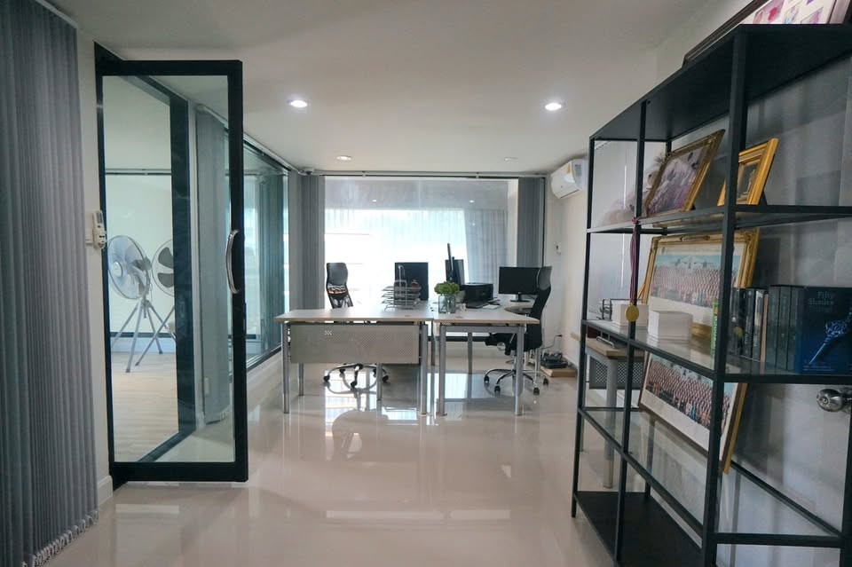 ขายบ้าน 3 ห้องนอน โฮมออฟฟิศ ย่านอุดมสุข น้ำไม่ท่วม พร้อมเฟอร์ พร้อมเข้าอยู่ – รูปที่ 2