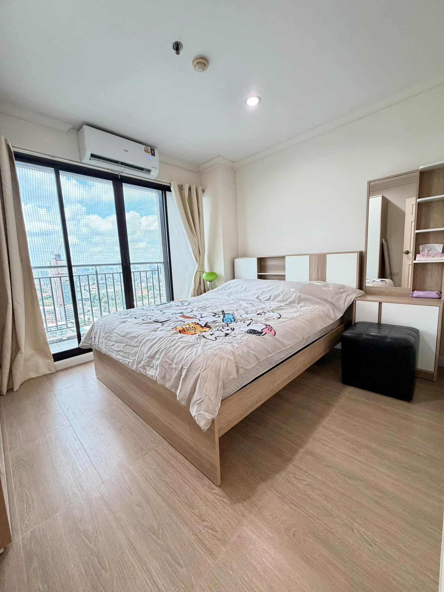 คอนโด Lumpini Place Narathiwas - Chaopraya ห้องกว้าง 40 ตรม. ว่างพร้อมให้เช่า 