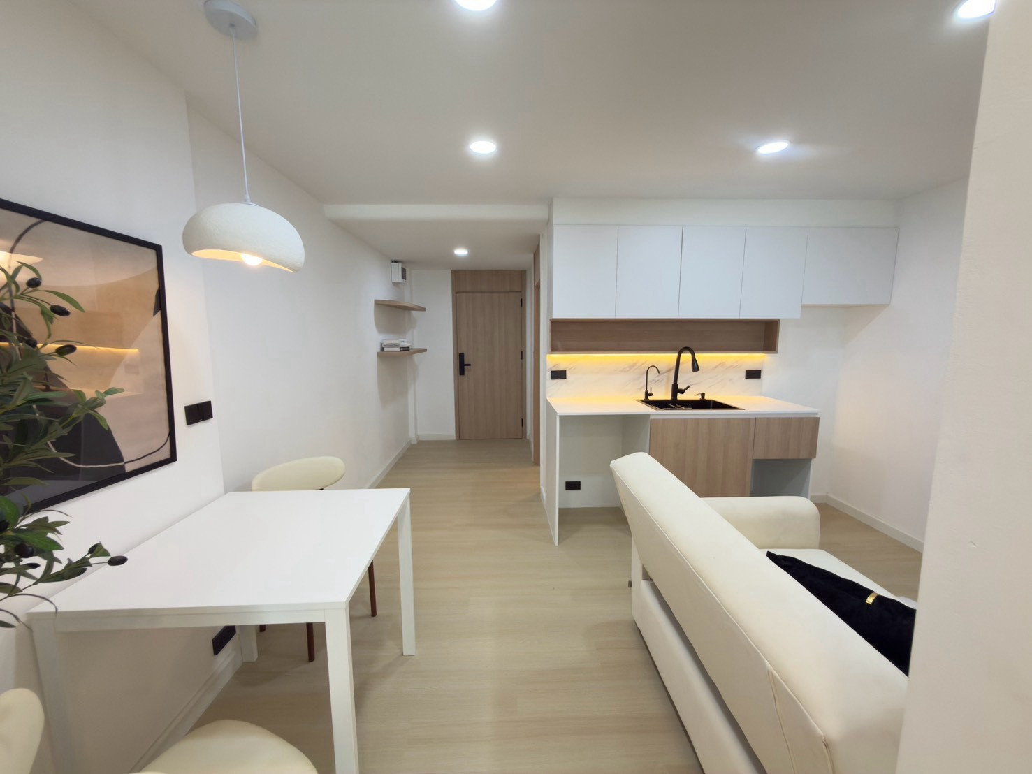 sell !! Condo City Villa (City Villa) Lat Phrao 130 with full furniture.