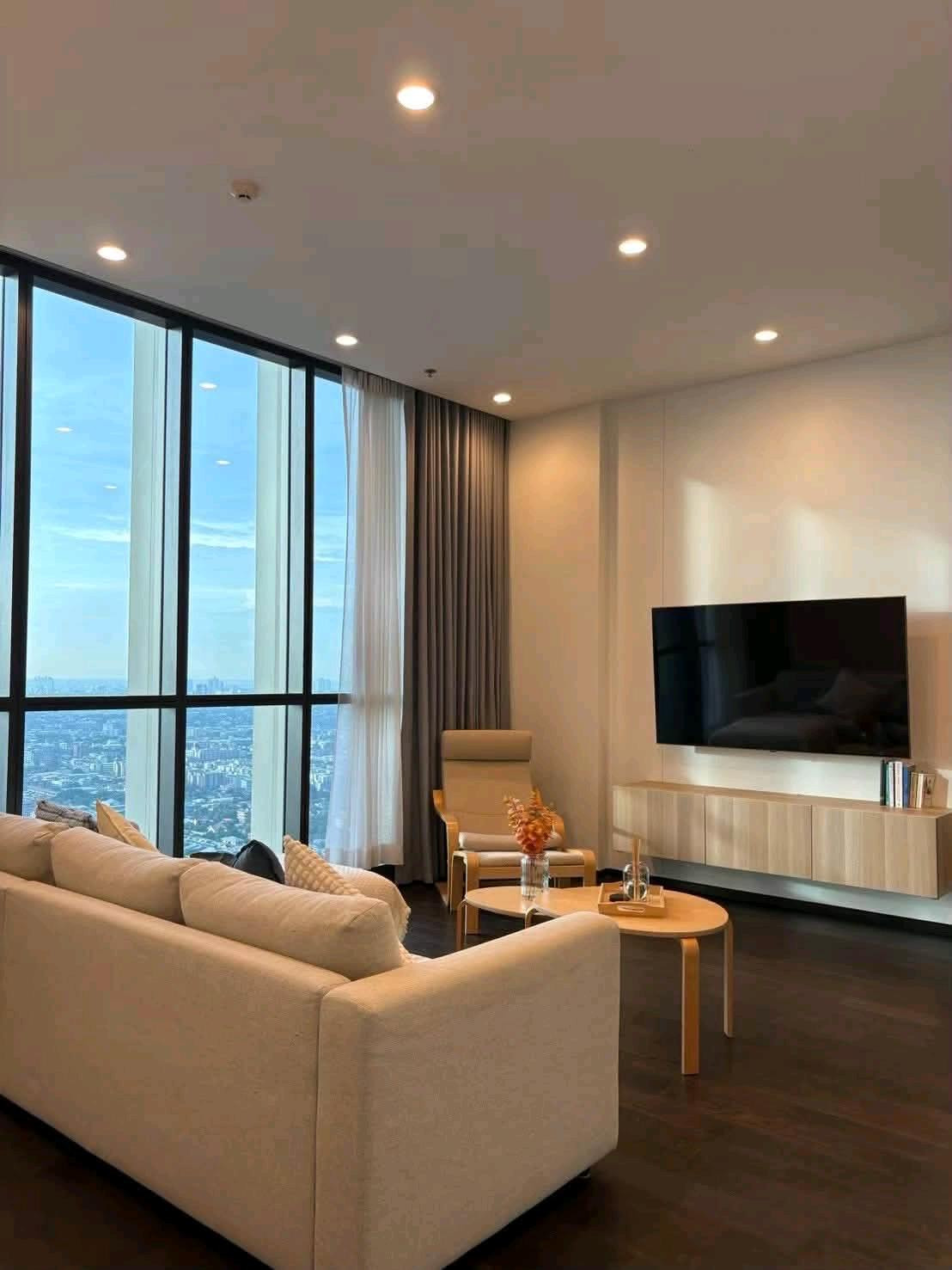 ให้เช่า Whizdom Essence Condo Penthouse *** ชั้น 48 | พื้นที่ใช้สอย 202 ตรม. ให้เช่า Whizdom Essence Condo Penthouse *** ชั้น 48 | พื้นที่ใช้สอย 202 ตรม.
