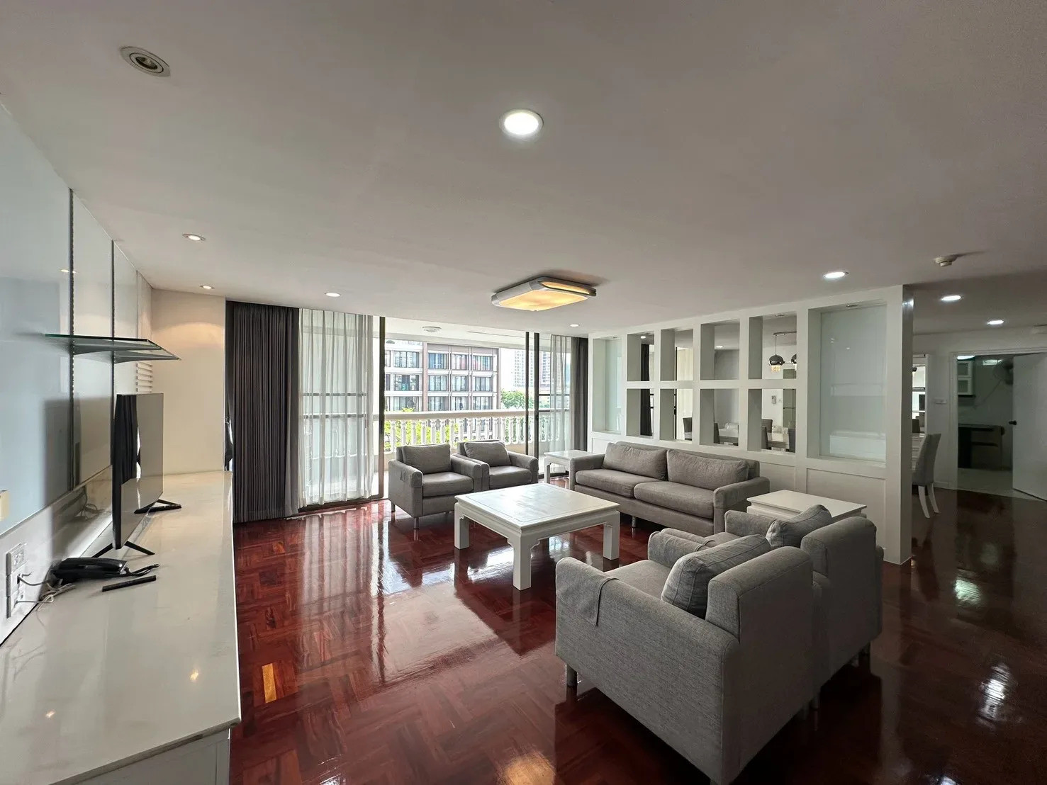 Luxury condo for rent in Phrom Phong (3 bedrooms, 320 sq m.), very wide space, like living in a mansion, Pet Friendly, pets allowed, premium location, close to BTS and M District. Luxury condo for rent in Phrom Phong (3 bedrooms, 320 sq m.), very wide space, like living in a mansion, Pet Friendly, pets allowed, premium location, close to BTS and M District.