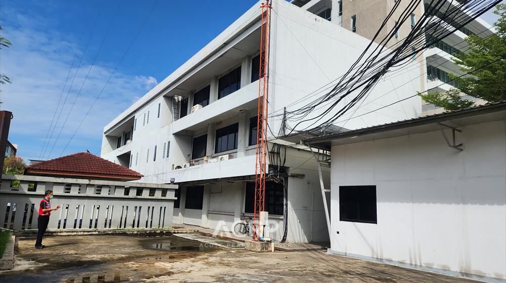 3-storey office building for sale, size 210 sq.w. and 1,596 sq.m. Prachaniwet Prachachuen Chatuchak