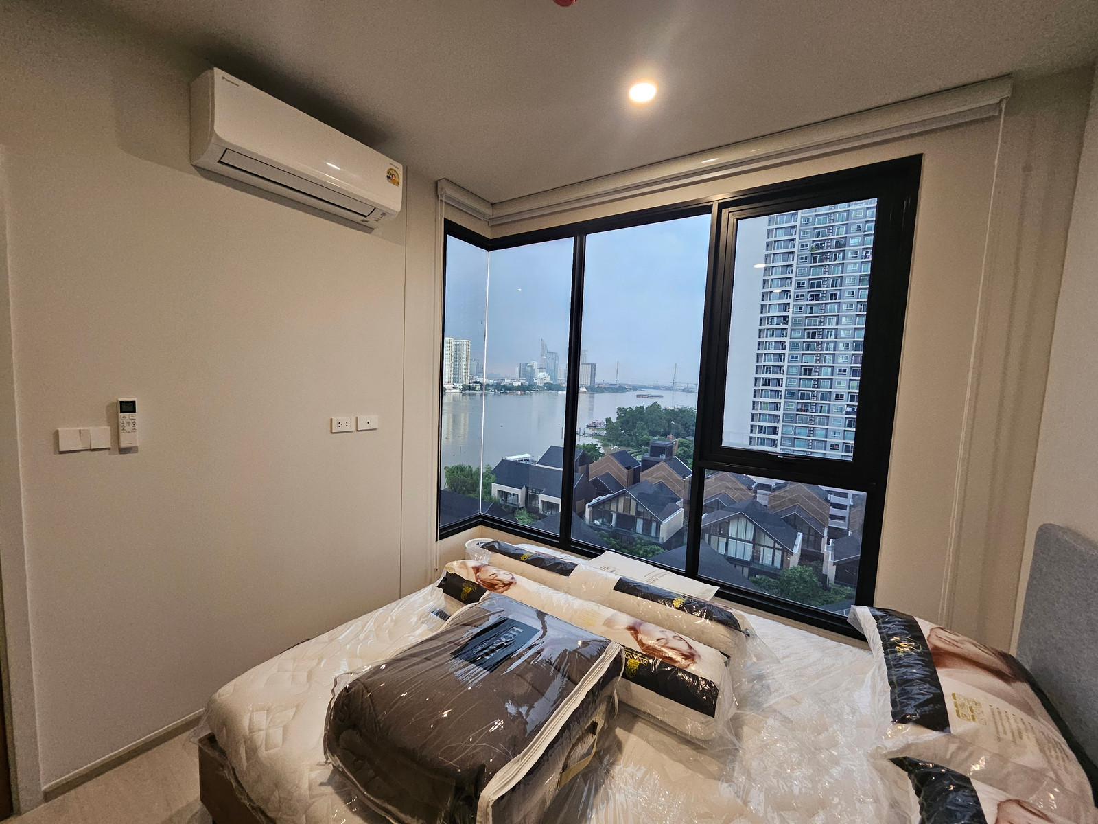 🌊 Stunning Panorama! Luxury 2BR Corner Unit with Full River View 