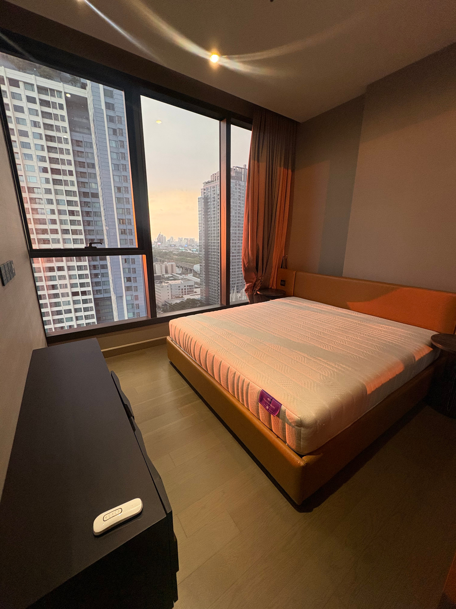  🔥Hot Deal🔥The esse at singha complex ⭐️48 Sqm 1B1B  Mrt Phetburi 🔥40,000⭐️DM line plustor_ss 0928895628