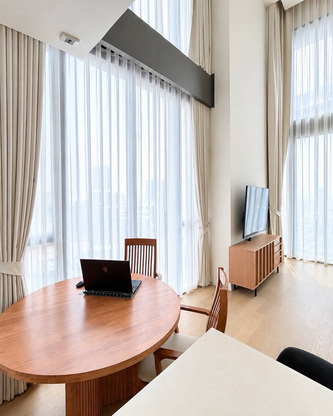 For Rent THE STRAND THONGLOR | 2BR | Duplex Corner Unit | 111 SQ.M. | 6.3M Ceiling Height Tel.0889797878 – รูปที่ 3