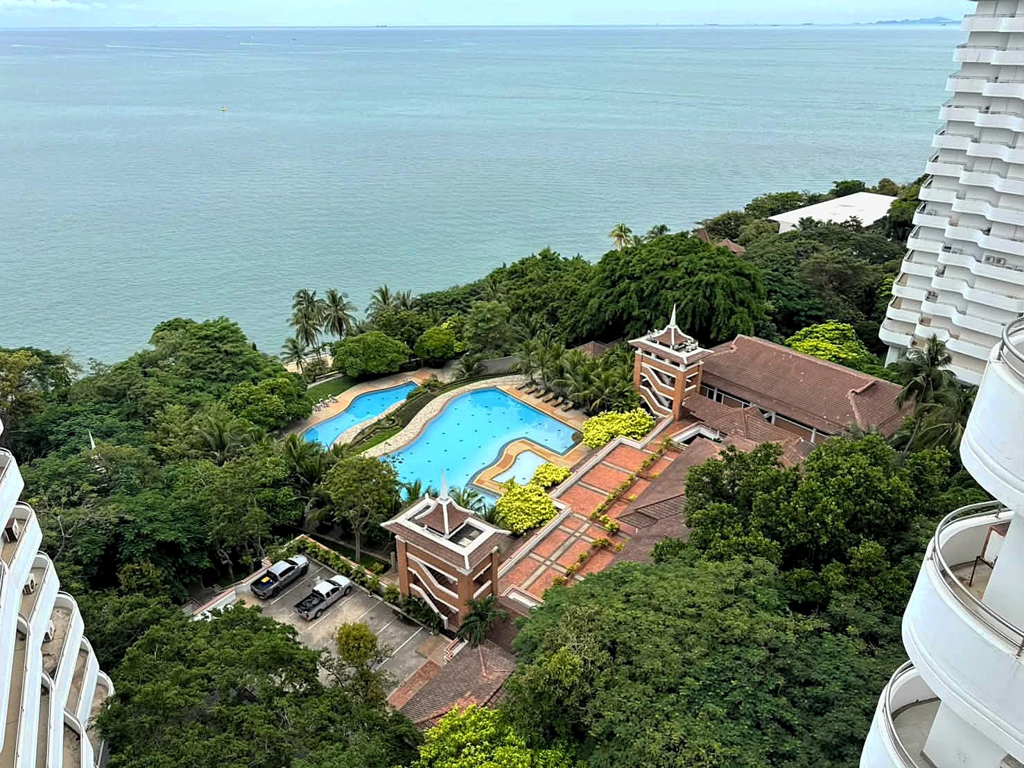 Beachfront Condo for Sale in Pattaya, Royal Cliff Garden, Foreign Quota Beachfront Condo for Sale in Pattaya, Royal Cliff Garden, Foreign Quota