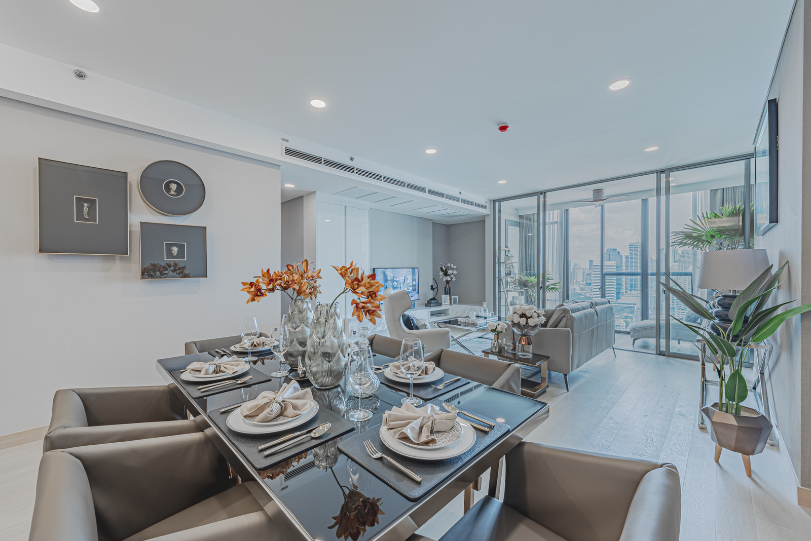 Urgent sale! Penthouse, 3 bedrooms, opposite Queen Sirikit Center Urgent sale! Penthouse, 3 bedrooms, opposite Queen Sirikit Center