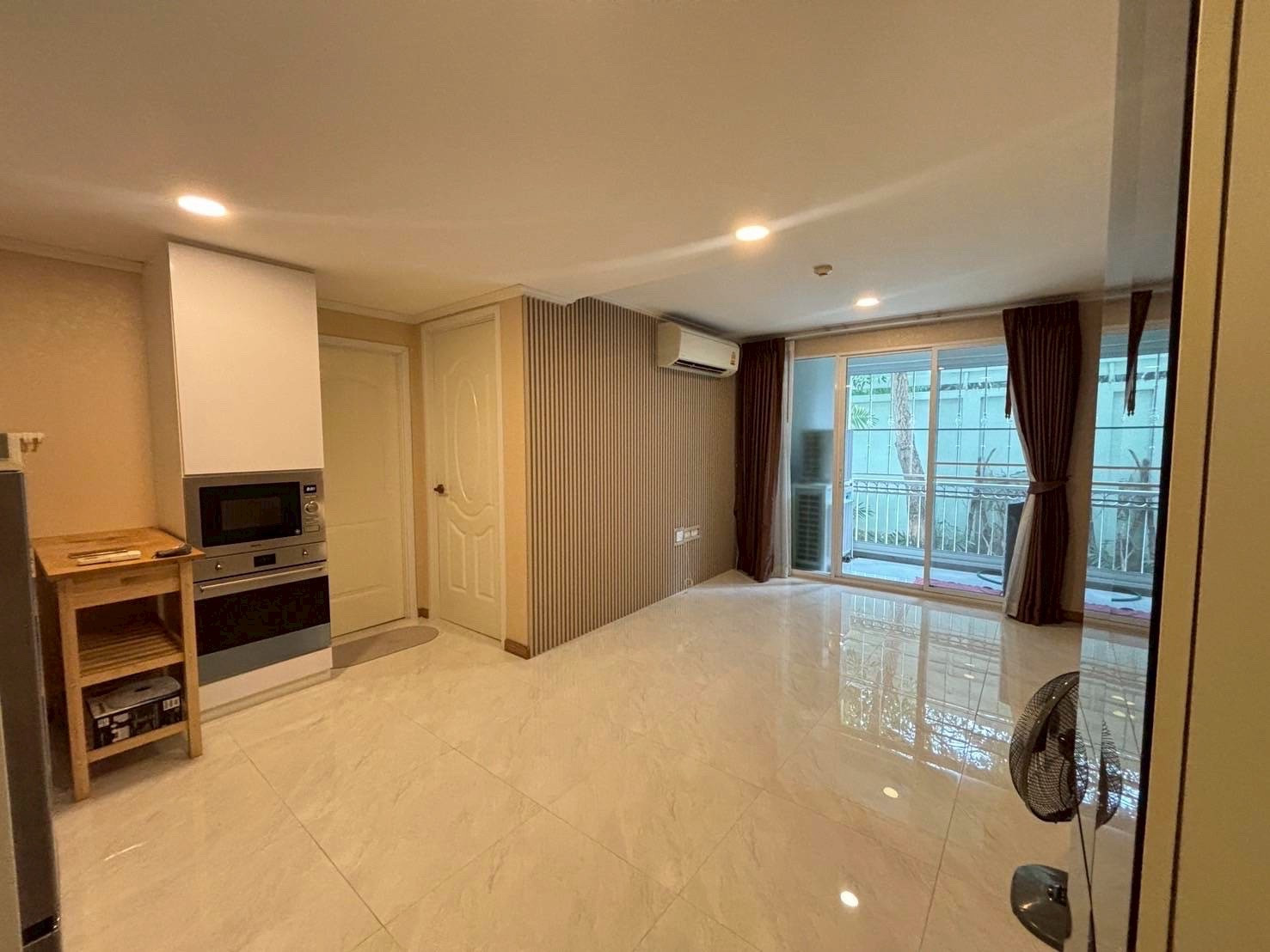 Condo for rent, The Prague Condominium, room size 45 sq m., on the 2nd floor. Condo for rent, The Prague Condominium, room size 45 sq m., on the 2nd floor.