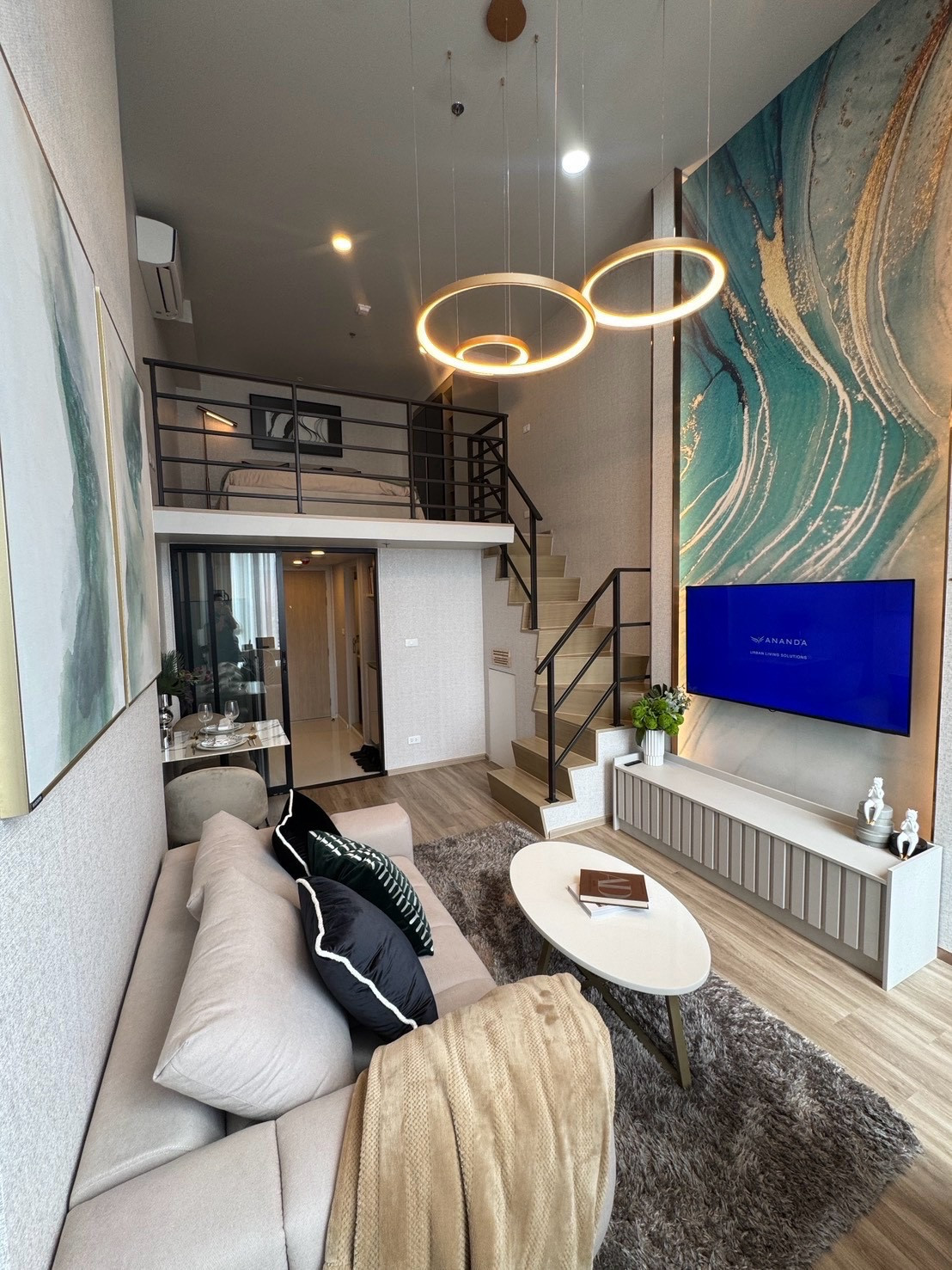 🏙️ FOR RENT | Culture Thonglor (LOFT)  ✨ Stylish Duplex | 1 Bedroom | 42 SQ.M.  ห้องสวยสไตล์ LOFT ดีไซน์โดดเด่นแบบ Duplex 2 ชั้น ให้ความรู้สึกเหมือนอยู่บ้านใจกลางทองหล่อ พร้อมพื้นที่ใช้สอยที่แบ่งสัดส่วนอย่างลงตัว เหมาะสำหรับคนที่ชื่นชอบความทันสมัยและความ – รูปที่ 4