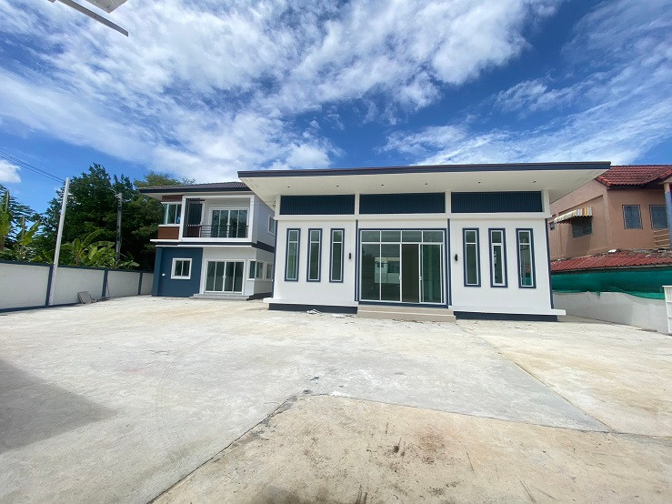 081-632-0632 Home Office for rent, 2 story detached house, 2 houses, newly built, Soi Phraeksa 5, Sukhumvit Old Road. It is a live broadcast room, stores stocks of products, is a residence, can park 12 cars. – รูปที่ 3