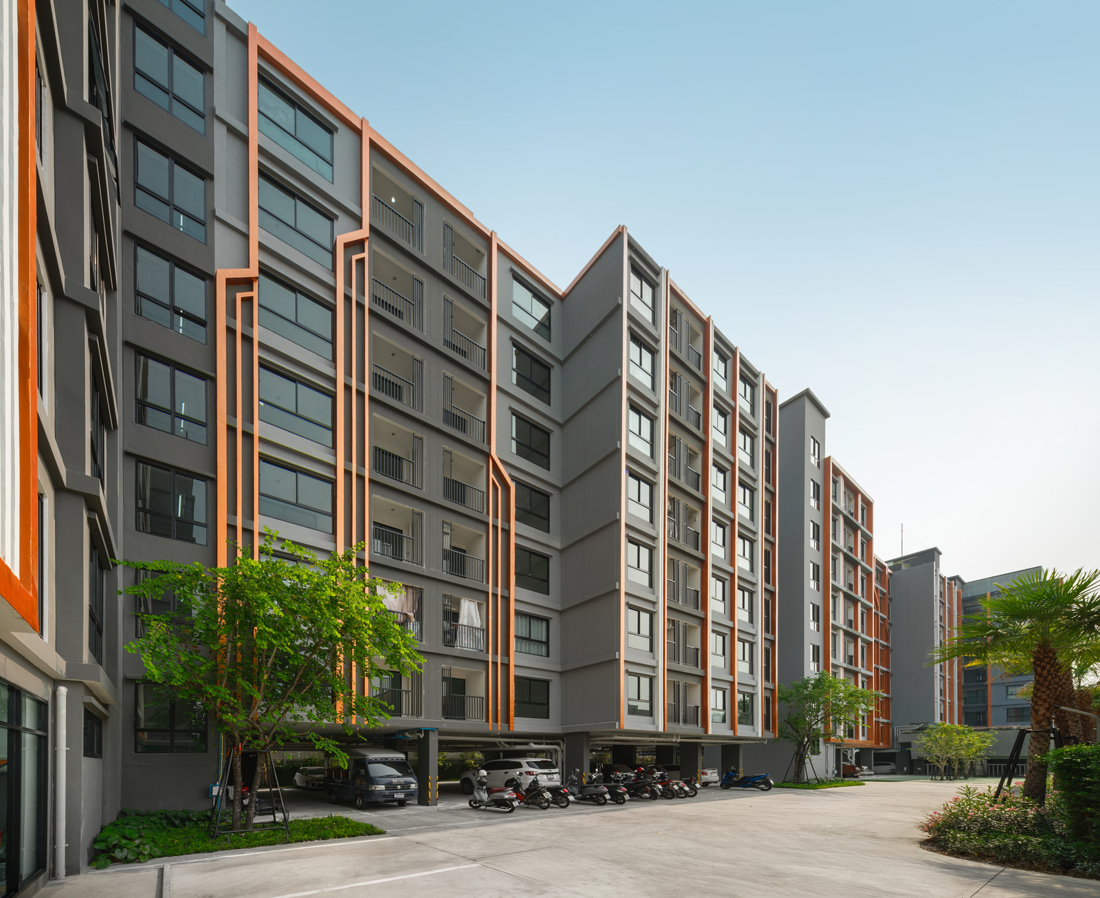 High Rise Ratchayothin Station