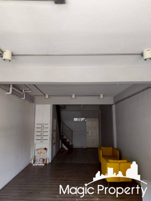 4-Storey Commercial Building For Sale in Sukhumvit 42, Phra Khanong, Khlong Toei, Bangkok