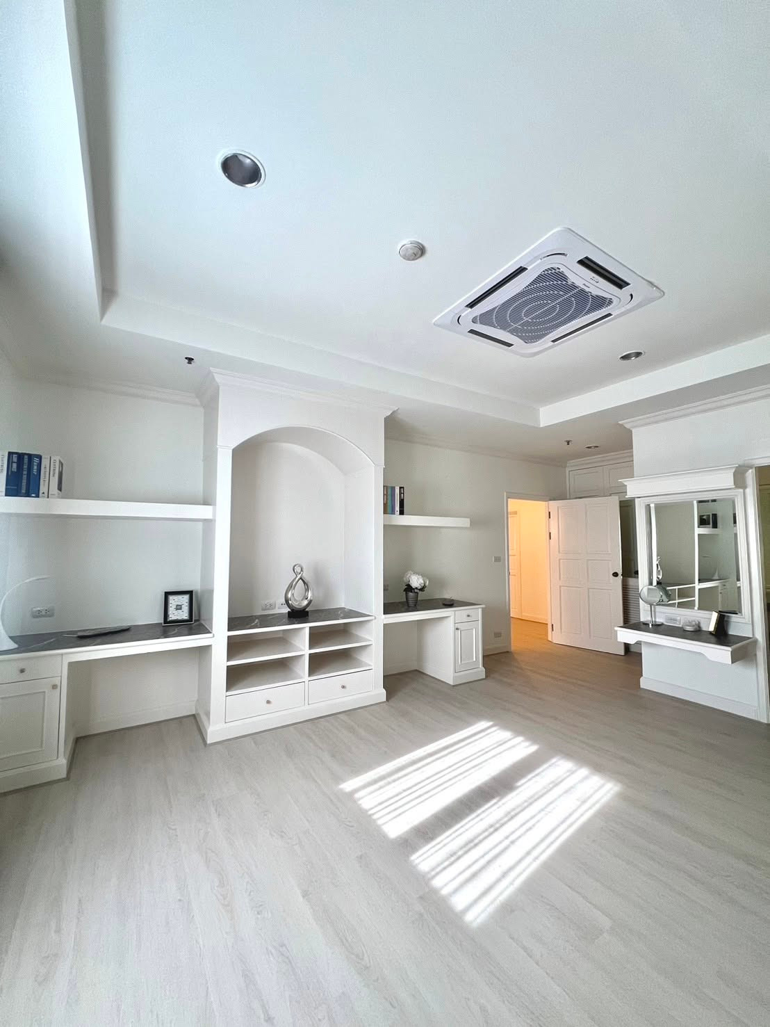 ให้เช่า Luxury Duplex Penthouse| GP Grande Tower Sukhumvit 23 พื้นที่ 400 ตร.ม. เลี้ยงสัตว์ได้ ใกล้ BTS อโศก
