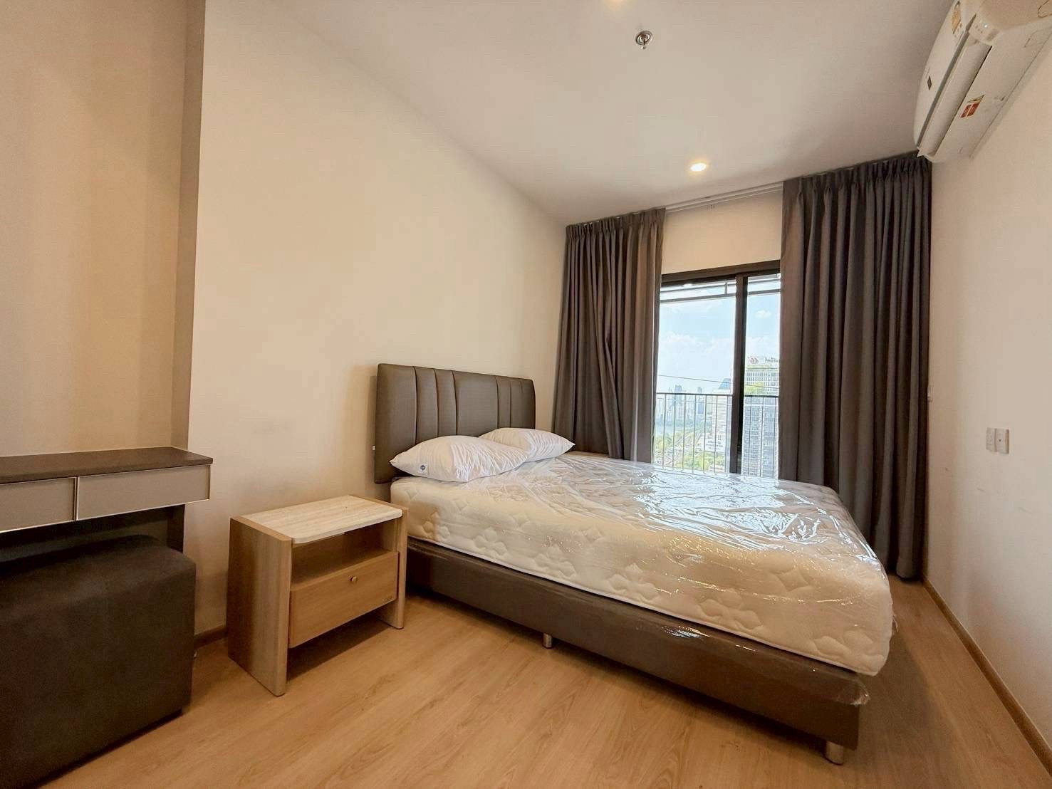 Condo for rent: Life Rama4 Asoke