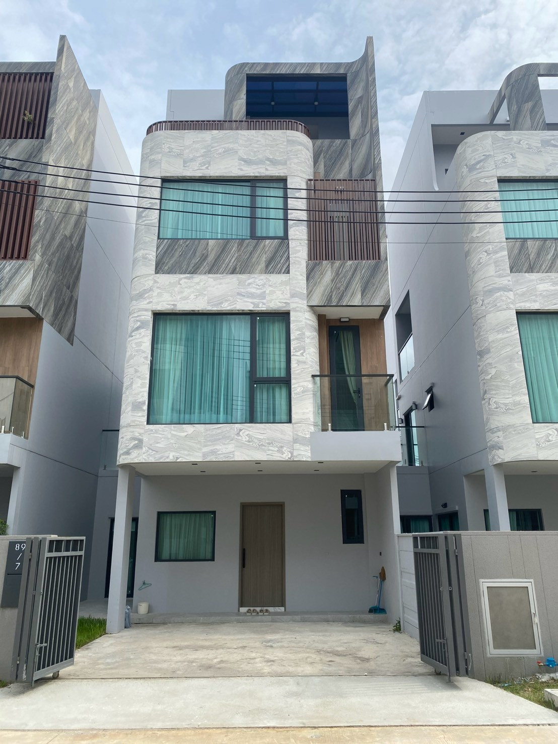 🏡 ให้เช่า | ทาวน์โฮมหรู 4 ชั้น ✨ บ้านทาวน์โฮมหรู 4 ชั้นจำเป็นต้องมีพร้อมห้องนอนถึง 5 ห้องขนาดใหญ่สำหรับครอบครัวหรือลูกค้าจำนวนมาก