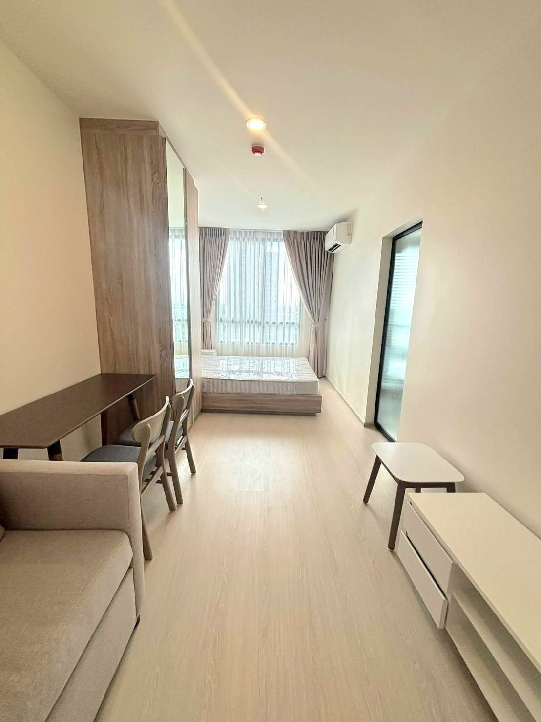 Near MRT Fai Chai, only 80 meters, near Siriraj Hospital and Wang Lang Market.