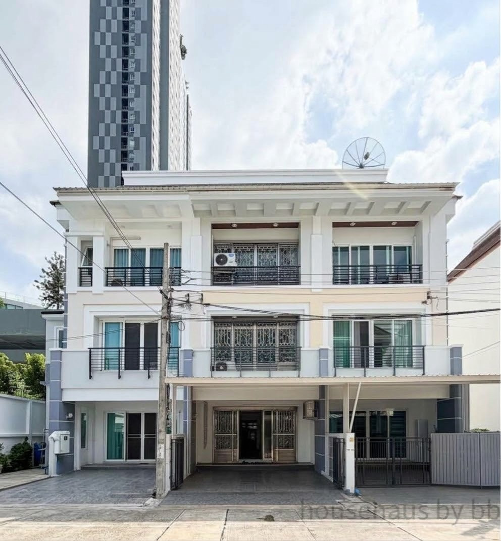 600 เมตรถึง BTS🚝🏠 ปล่อยเช่าทาวน์โฮมทำเลเทพ พื้นที่ใช้สอยจัดเต็ม แถมหลังบ้านไม่ชนใคร! / บ้านกลางเมือง สาทร ตากสิน 1 , 4 ห้องนอน 3 ห้องนอน 2 จอด 600 เมตรถึง BTS🚝🏠 ปล่อยเช่าทาวน์โฮมทำเลเทพ พื้นที่ใช้สอยจัดเต็ม แถมหลังบ้านไม่ชนใคร! / บ้านกลางเมือง สาทร ตากสิน 1 , 4 ห้องนอน 3 ห้องนอน 2 จอด