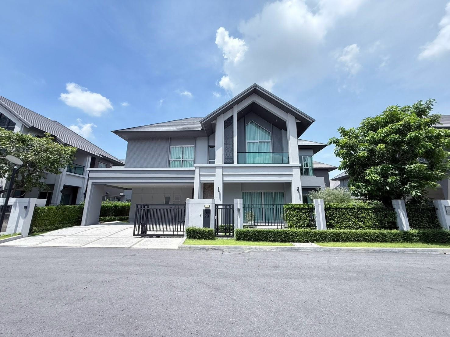 ให้เช่าบ้านเดี่ยว 4 ห้องนอน Bangkok Boulevard Signature แจ้งวัฒนะ ทำเลถนนหอการค้าไทย ใกล้โรงเรียนนานาชาติ SISB พร้อมเฟอร์นิเจอร์ พร้อมเข้าอยู่ 