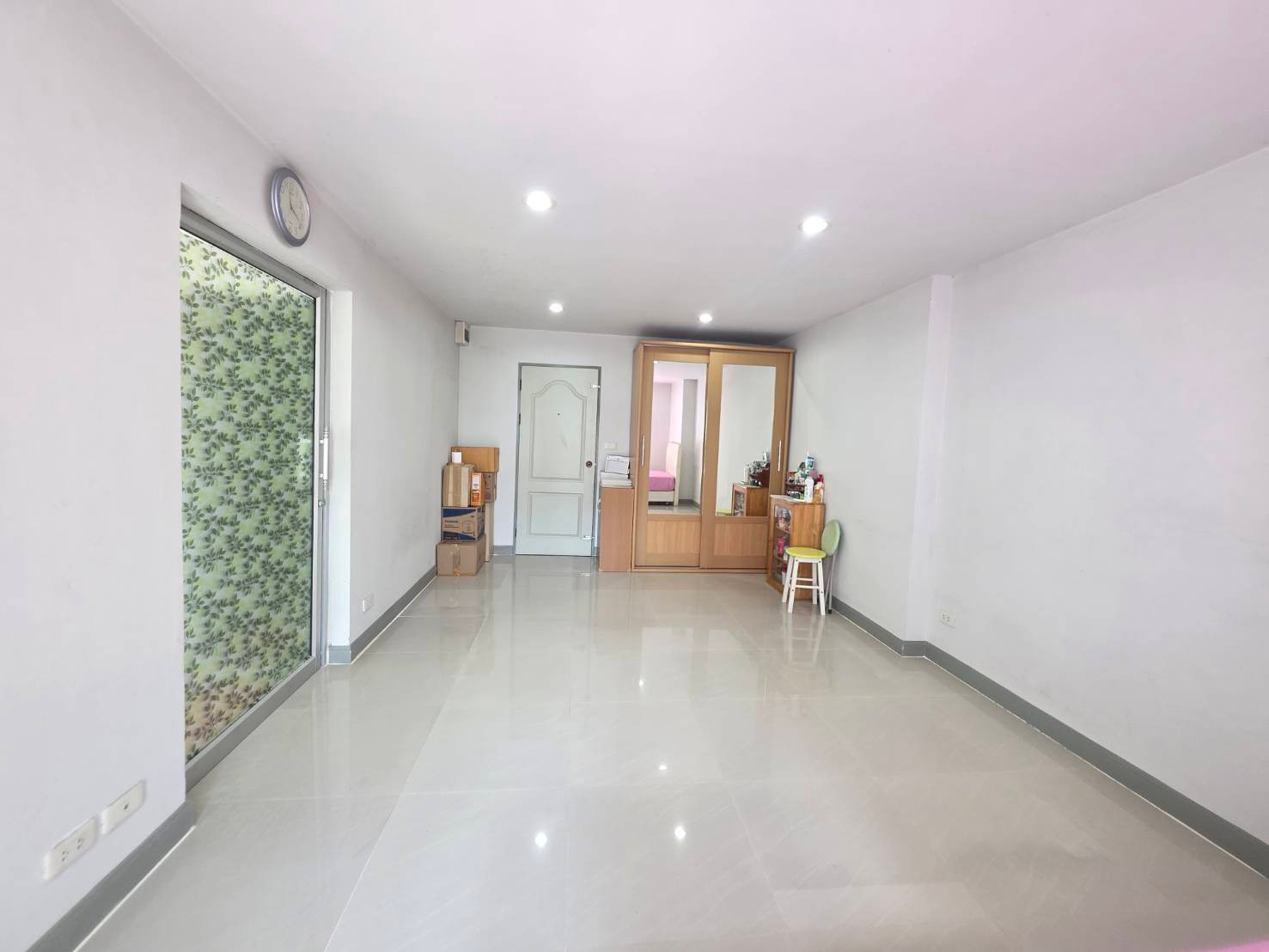 ขายคอนโดรีเจ้นท์โฮม 2 เพียง 300 เมตร BTS สายหยุด Tel.0999983897 – รูปที่ 3
