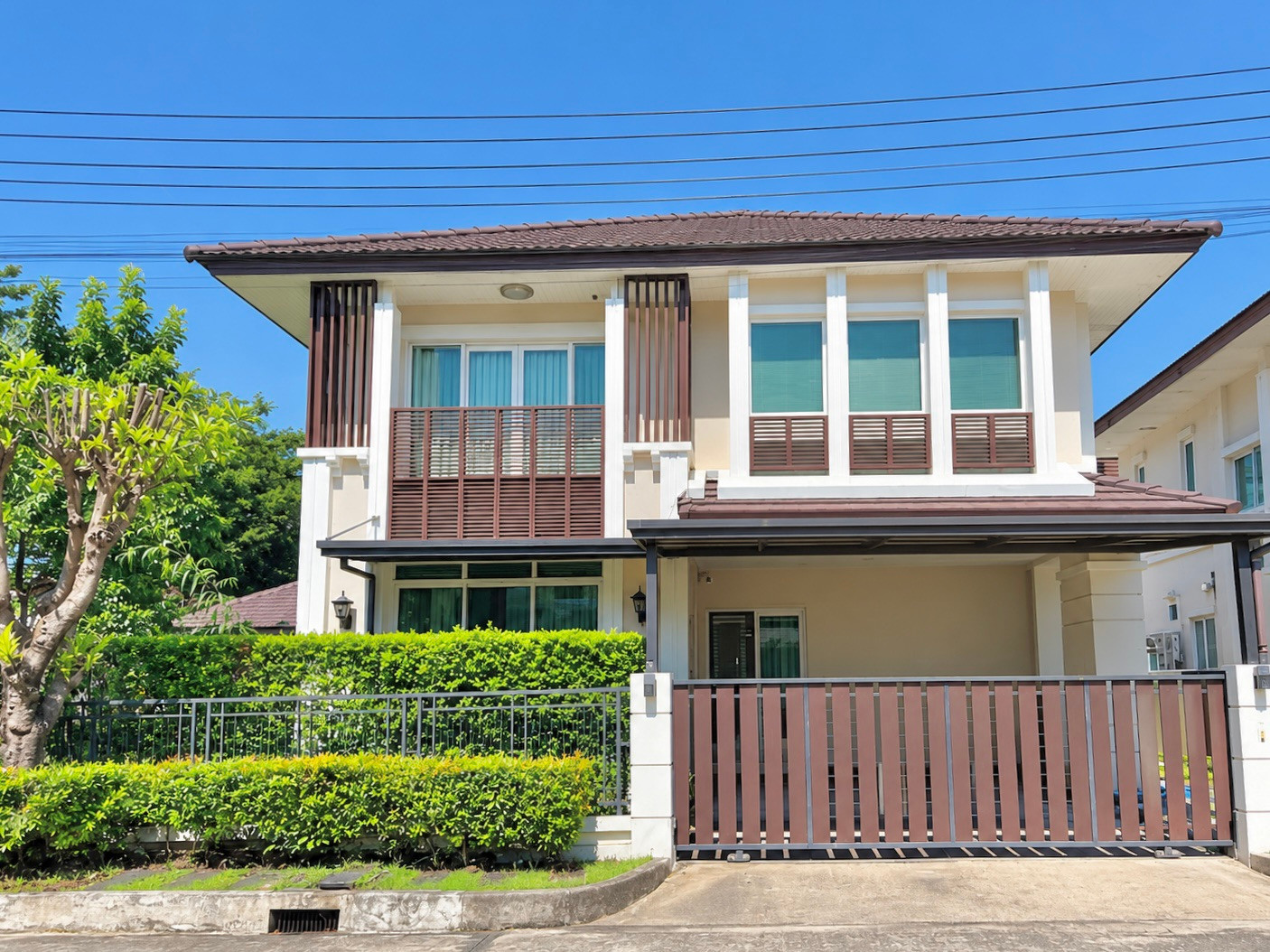 2-story detached house for sale, The Centro On Nut-Wongwaen, 77.6 sq m, area 240 sq m, 3 bedrooms, fully furnished, ready to move in.