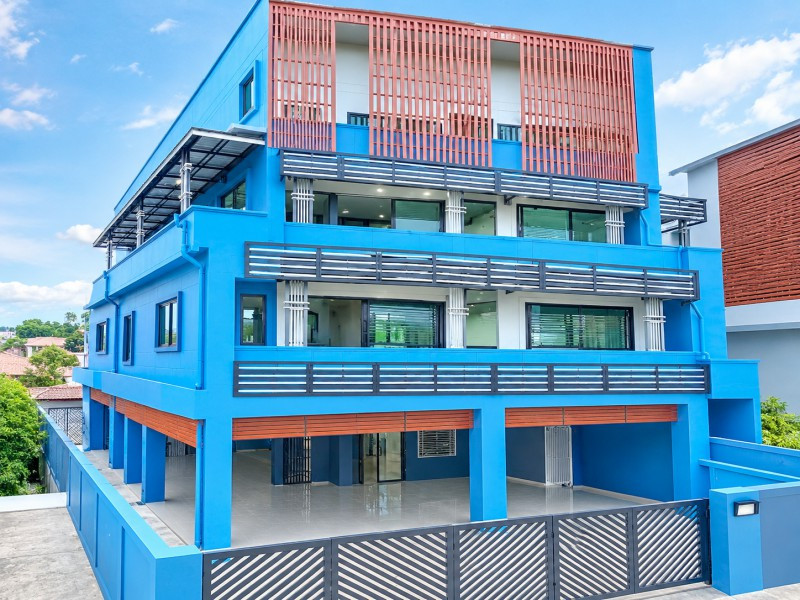Parking 10cars MRT Sutthisan 985m. 4story townhome in the Ratchadaphisek Samsen Nok area. Features Parking 10cars MRT Sutthisan 985m. 4story townhome in the Ratchadaphisek Samsen Nok area. Features