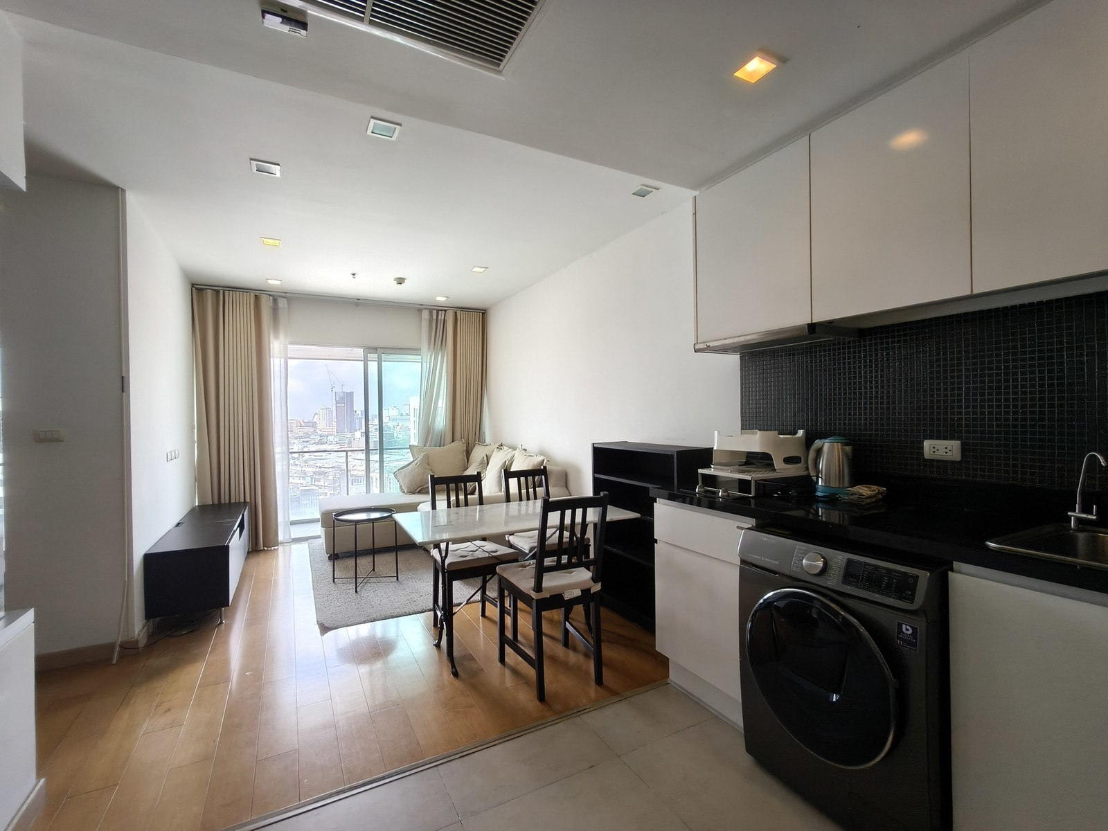 For Sale: Vertiq Condominium | 2 Bed 2 Bath on Si Phraya Road | Near Chula University & Chulalongkorn Hospital For Sale: Vertiq Condominium | 2 Bed 2 Bath on Si Phraya Road | Near Chula University & Chulalongkorn Hospital
