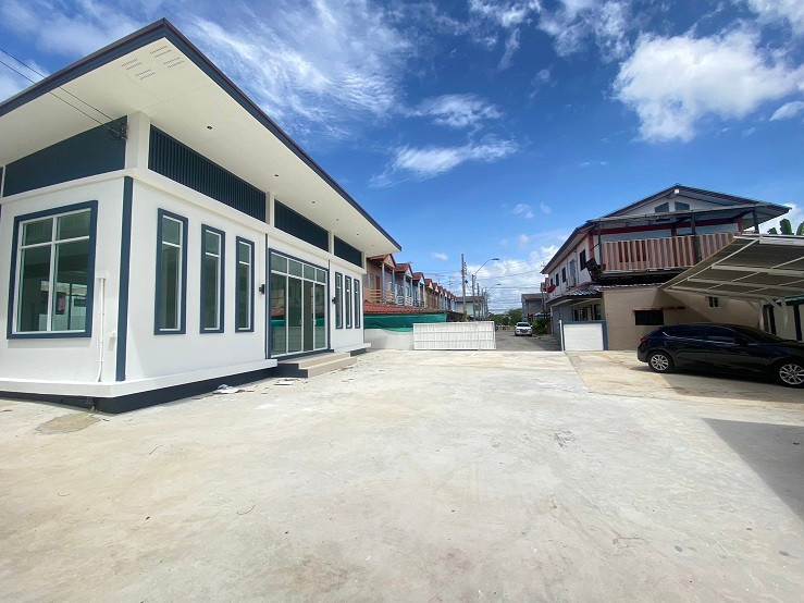 081-632-0632 Home Office for rent, 2 story detached house, 2 houses, newly built, Soi Phraeksa 5, Sukhumvit Old Road. It is a live broadcast room, stores stocks of products, is a residence, can park 12 cars. – รูปที่ 4