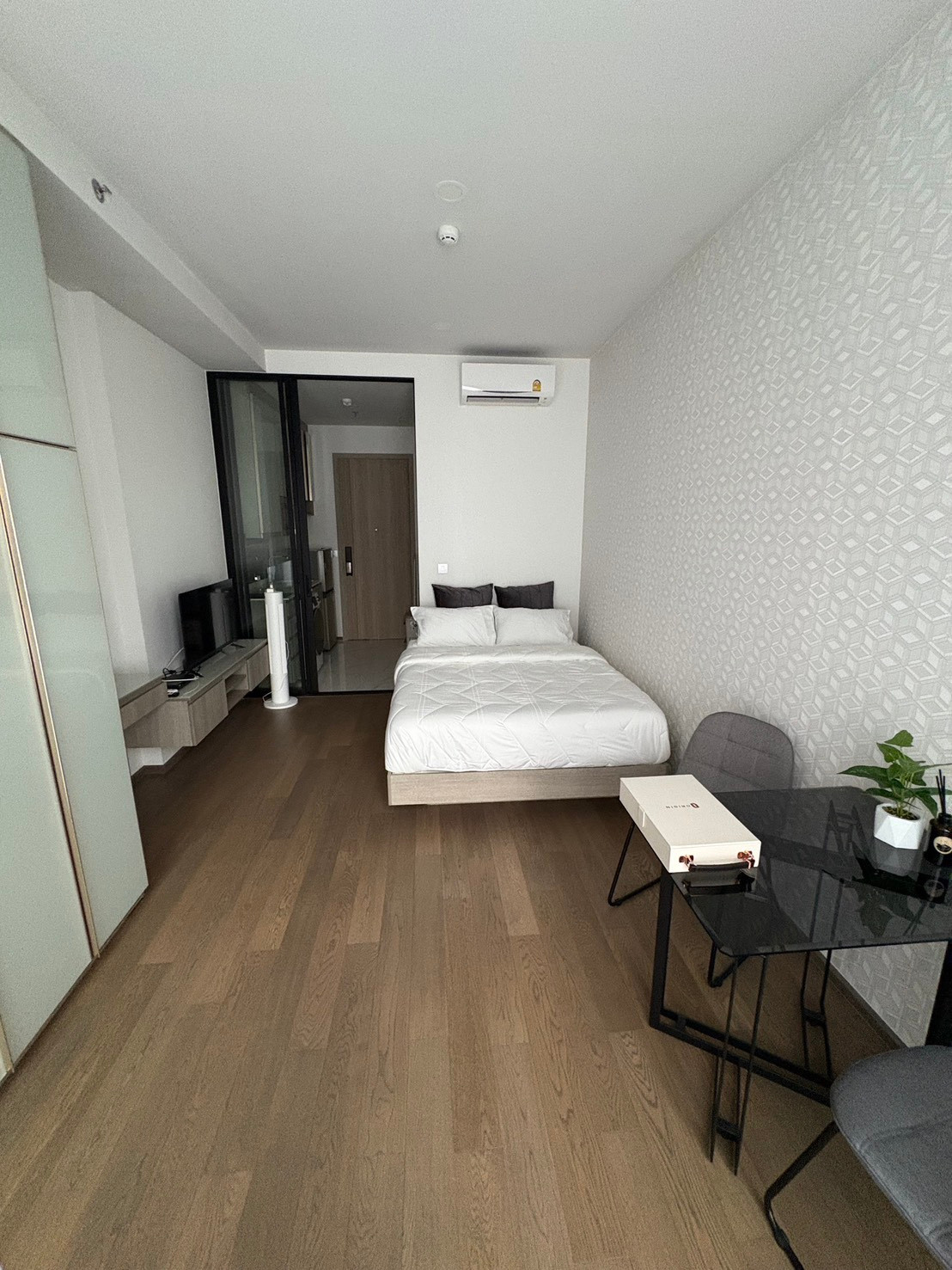 Condo for urgent sale, Park origin Phayathai project. Condo for urgent sale, Park origin Phayathai project.