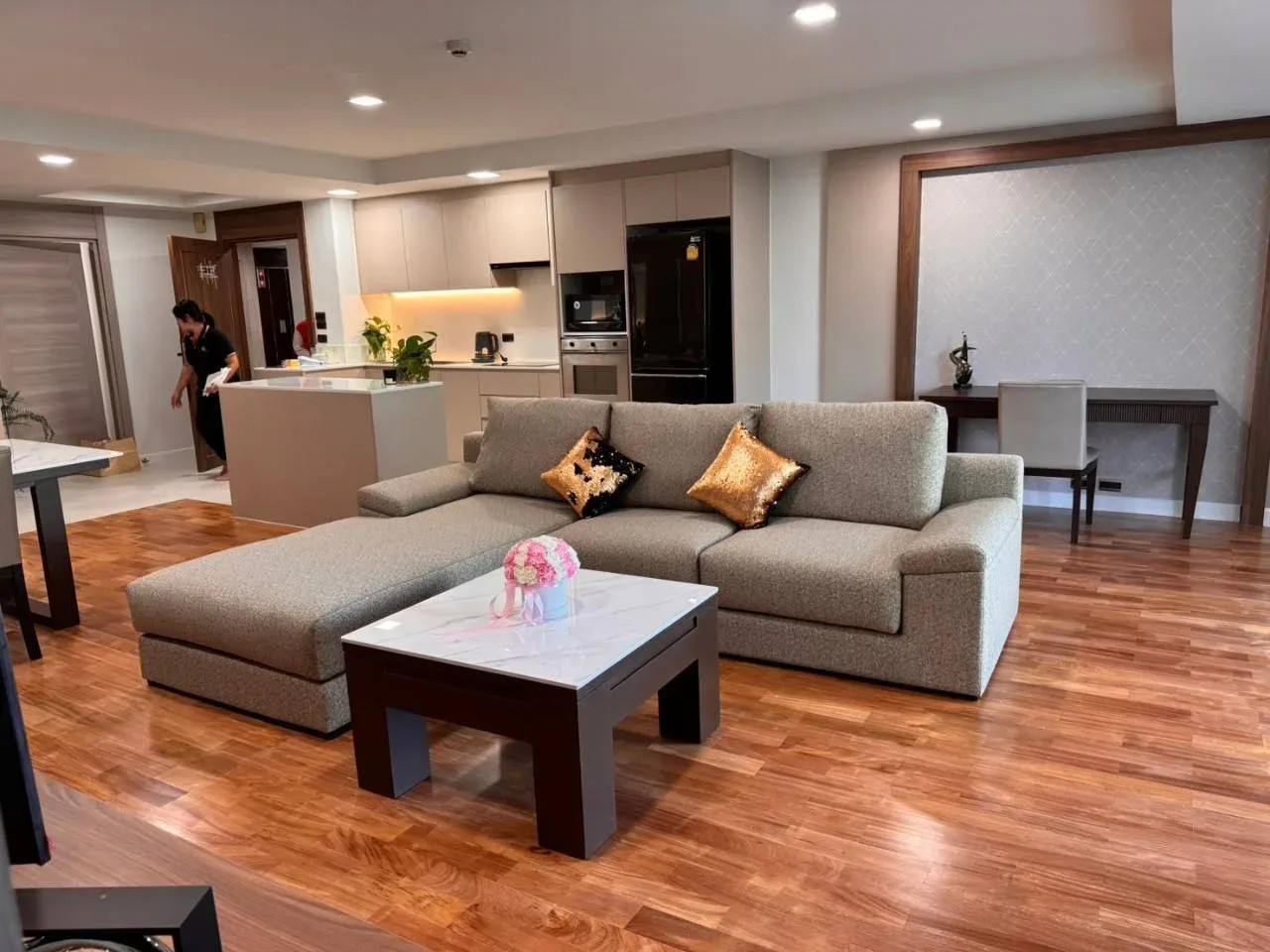 Apartment for rent, Sukhumvit 34 (3 bedrooms, 180 sq m.), wide space, like being at home, Pet Friendly, pets allowed. Shady, very private, near BTS Thonglor