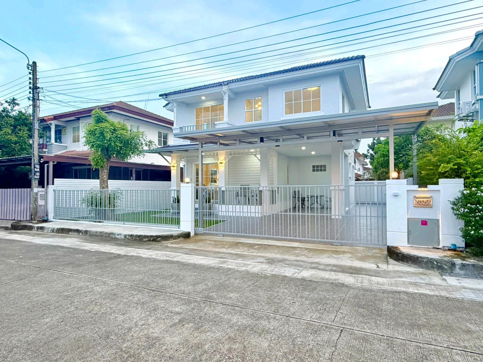 💫ขายบ้านเดี่ยว ชลลดา ซอยวัดลาดปลาดุก💫 🏡บ้านเดี่ยว 2 ชั้น ตกแต่งใหม่พร้อมอยู่ หน้าบ้านไม่ชนใคร โครงการคุณภาพ ส่วนกลางครบ  ✨บ้านตกแต่งใหม่ พร้อมอยู่ ✨หน้าบ้านไม่ชนใคร โปร่ง เป็นส่วนตัว ✨บ้านหันหน้าทิศเหนือ ไม่ร้อน อยู่สบาย ✨มีพื้นที่จัดสวนหน้าบ้าน ✨โครงก