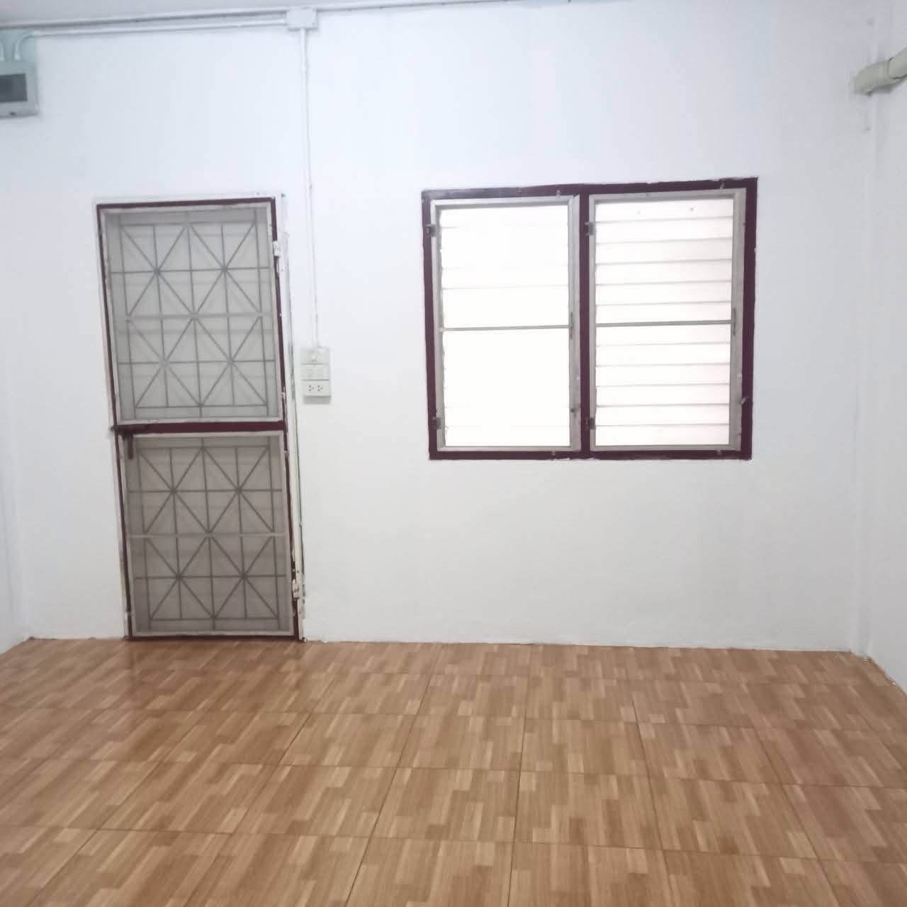 🌃For rent - Townhouse, red roof, Romklao Housing 24, price 6,500 baht, very cheap. – รูปที่ 3