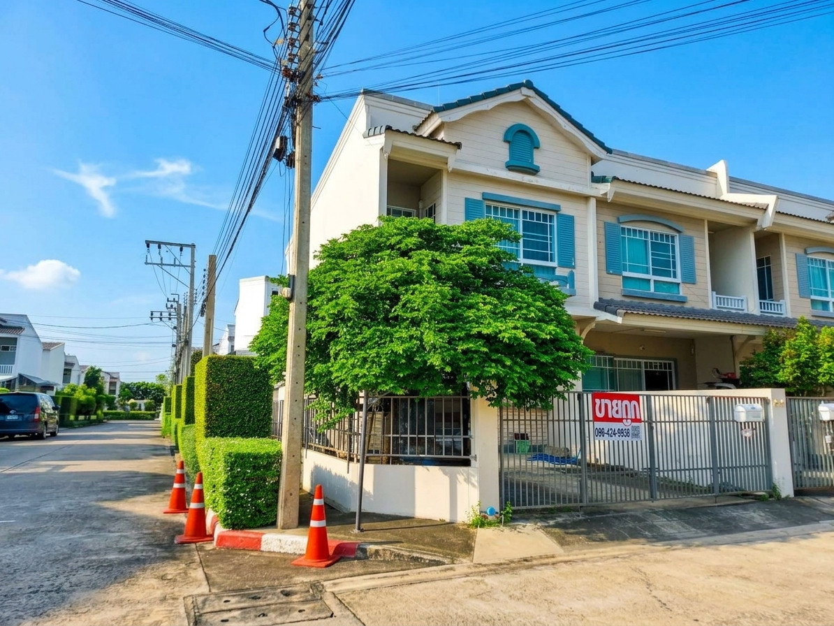 Available for rent, corner unit, Indy Bang Yai University, beginning of Soi Kaew In, 5 minutes to Central Westgate. Available for rent, corner unit, Indy Bang Yai University, beginning of Soi Kaew In, 5 minutes to Central Westgate.