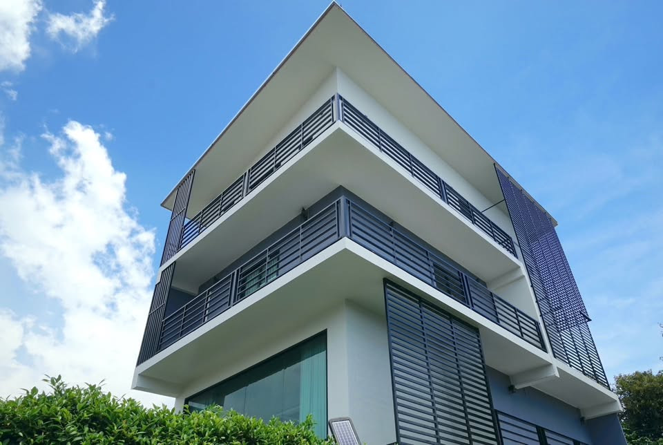 For Sale Detached House  3-Bedroom  Home Office in Udom Suk Flood-free area  Fully furnished and Ready to move in.