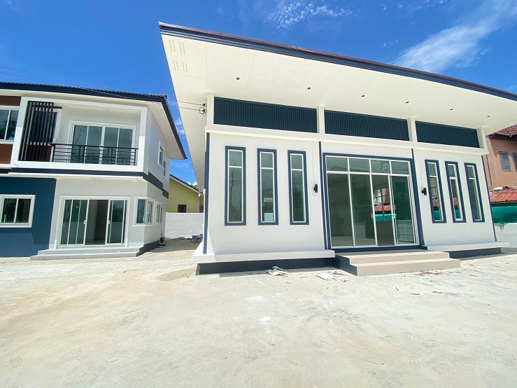 081-632-0632 Home Office for rent, 2 story detached house, 2 houses, newly built, Soi Phraeksa 5, Sukhumvit Old Road. It is a live broadcast room, stores stocks of products, is a residence, can park 12 cars. – รูปที่ 2