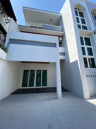 081-632-0632 ให้เช่าHome Office 3 ชั้น ซอยสุขุมวิท 54 ใกล้ BTS อ่อนนุช ทำเลดีมาก Renovate ใหม่ทั้งหลัง สวยมาก แอร์ 4 เครื่อง เหมาะเป็น Studio , สำนักงาน จดบริษัทได้ 081-632-0632 ให้เช่าHome Office 3 ชั้น ซอยสุขุมวิท 54 ใกล้ BTS อ่อนนุช ทำเลดีมาก Renovate ใหม่ทั้งหลัง สวยมาก แอร์ 4 เครื่อง เหมาะเป็น Studio , สำนักงาน จดบริษัทได้