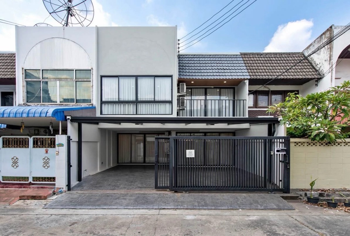 For rent ✨ Modern Townhouse in Ekkamai 22 | Pridi Banomyong 41 | 🚆 BTS Phra Khanong 5 ห้องนอน fully furnish พร้อม PRIVATE ONSEN 