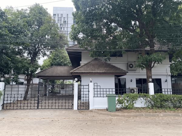 ให้เช่าโฮมออฟฟิศขนาดใหญ่ ประชาอุทิศ-เลียบด่วนฯ (12ห้อง 390ตร.ม.) ที่ดินกว้าง 139 ตร.ว. ทำเลทองธุรกิจ ใกล้ CDC และทางด่วน จอดรถได้เยอะ