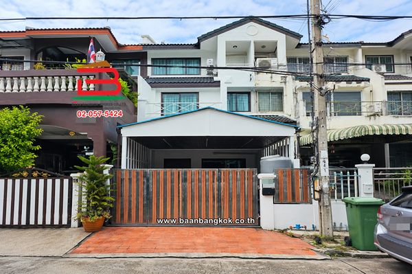 For sale/rent, 3-story townhome, area 19.3 sq m, Monthianthip Village, Soi Sukonthasawat 36, Lat Phrao Subdistrict, Lat Phrao District.