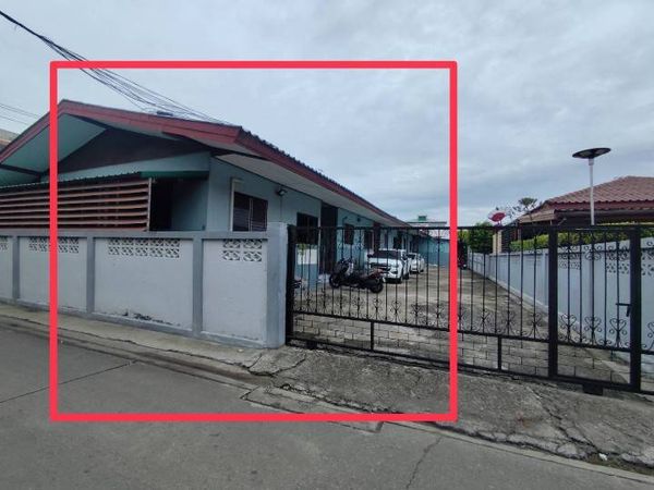 Land for sale with room for rent and commercial building, location Sukhumvit 77, Soi On Nut 33