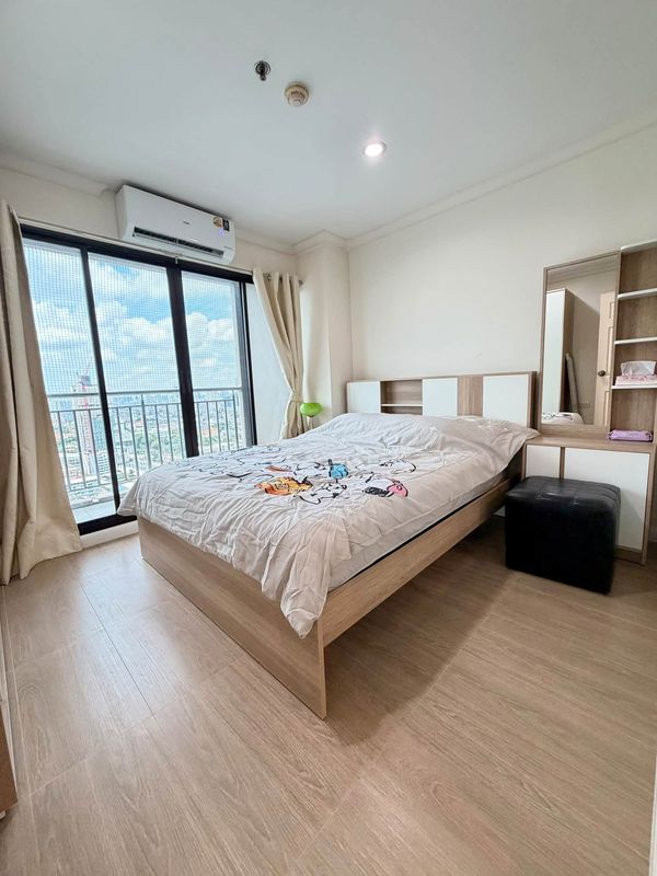 คอนโด Lumpini Place Narathiwas - Chaopraya ห้องกว้าง 40 ตรม. ว่างพร้อมให้เช่า 