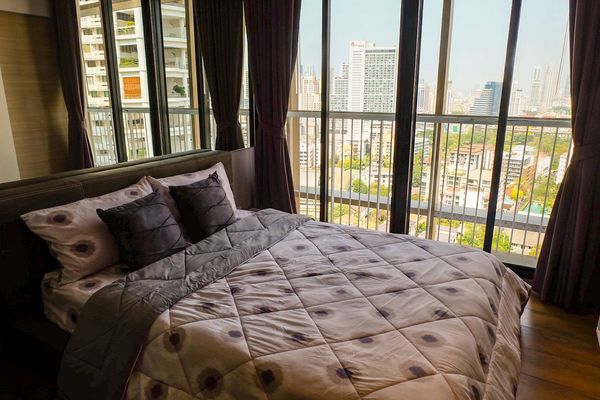 Unit Available at Park Origin Phrom Phong Multiple units available—prices negotiable!