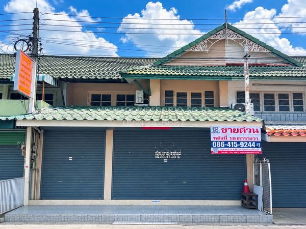 2-story townhouse, Pruksa Village 12/1 Rangsit-Khlong Sam, good location near Charoen Phon Market.